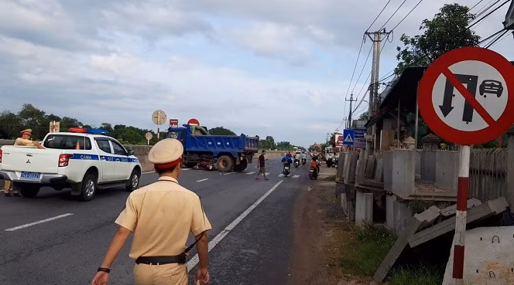Quay dau oto trai quy dinh co the bi phat toi 12 trieu dong-Hinh-2