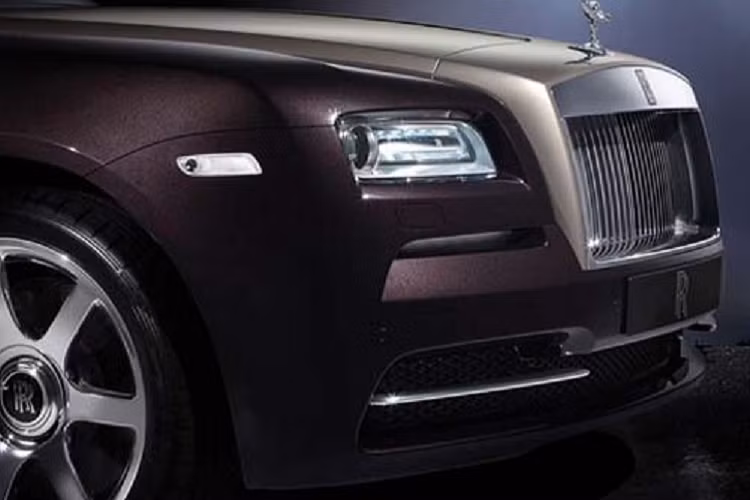 Dù là nguyên nhân gì thì đại lý Hyundai Long Island cũng đã bán thành công chiếc Rolls-Royce Wraith này. Ngoài chiếc Rolls-Royce Wraith, đại lý này còn hiện đang rao bán một chiếc ôtô hạng sang nữa, đó là BMW X5 M đời 2017. Chiếc SUV hạng sang này có số ODO hơn 18.000 dặm (28.800 km) và được bán với giá 89.998 USD (2,06 tỷ đồng).