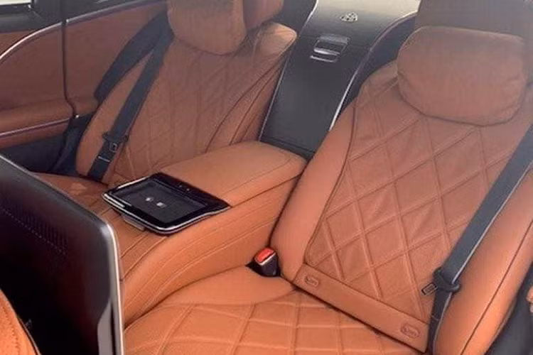 Dòng xe siêu sang Mercedes-Maybach S580 4Matic 2021 sắp về nước được trang bị động cơ V8, tăng áp kép, dung tích 4.0 lít kết hợp cùng hệ thống mild hybrid 48V giúp xe sản sinh công suất tối đa 496 mã lực, tăng 33 mã lực so với Mercedes-Maybach S560 4Matic. Mô-men xoắn cực đại 700 Nm.