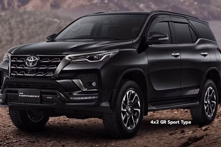 Vào hồi đầu tháng 8 vừa qua, Toyota Fortuner GR Sport 2021 mới đã ra mắt tại thị trường Indonesia. Đến nay, tới lượt thị trường Thái Lan đón nhận phiên bản thể thao hơn của dòng SUV cỡ trung này.