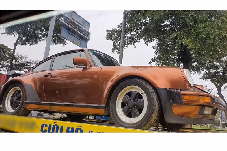 Hiện chưa rõ trong lần có mặt tại Sài thành này, chiếc xe Porsche 930 Turbo cổ điển đã tìm thấy người mua mới hay được một người nào đó mua lại và tìm khách. Trước đó, 1 người chuyên mua bán siêu xe và các mẫu xe độc tại Việt Nam từng chia sẻ hình ảnh cũng như video về chiếc xe Porsche 930 Turbo mình mới mua lại nhưng không tiết lộ rõ màu sơn của mẫu xe thể thao này là gì.