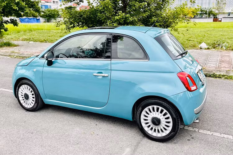 Ở thời điểm cách đây hơn 10 năm, dòng xe Fiat 500 cùng với các dòng Fiat Bravo hay Fiat Grande Punto đã từng phân phối chính hãng tại Việt Nam bởi Mekong Auto.