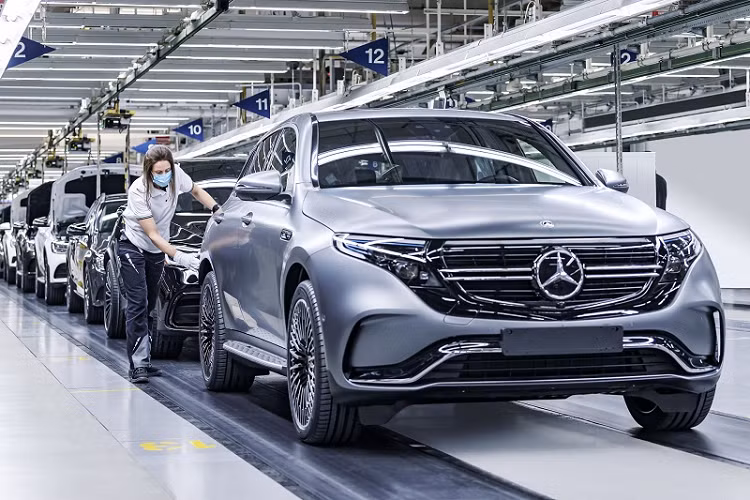 Chiec Mercedes-Benz thu 50 trieu vua roi day chuyen san xuat-Hinh-3