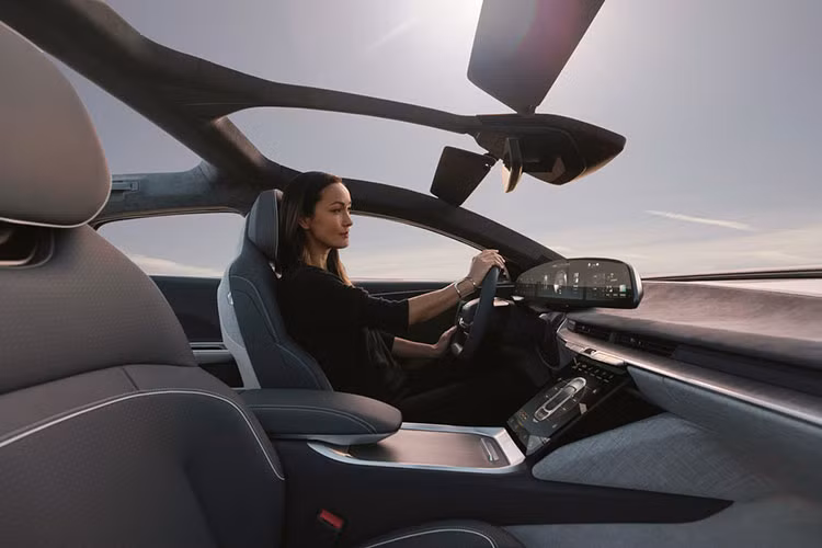Không chỉ vậy, Highway Pilot còn sử dụng camera hồng ngoại lắp đặt bên trong xe để theo dõi vị trí đầu, chuyển động mắt của người lái...