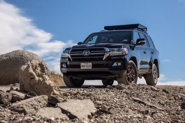 Toyota Land Cruiser sap ngung ban, nguoi dung do xo di mua xe