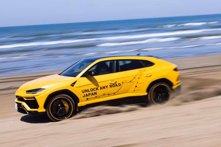 Được độ bởi bộ phận Centro Stile của Lamborghini, chúng đều trang bị động cơ tăng áp kép V8 dung tích 4.0 lít, sản sinh 641 mã lực và 850 Nm mô-men xoắn cực đại. Nhờ vậy, chúng chỉ mất 3,6 giây để gia tốc từ 0-100 km/h, và có tốc độ tối đa 306 km/h.