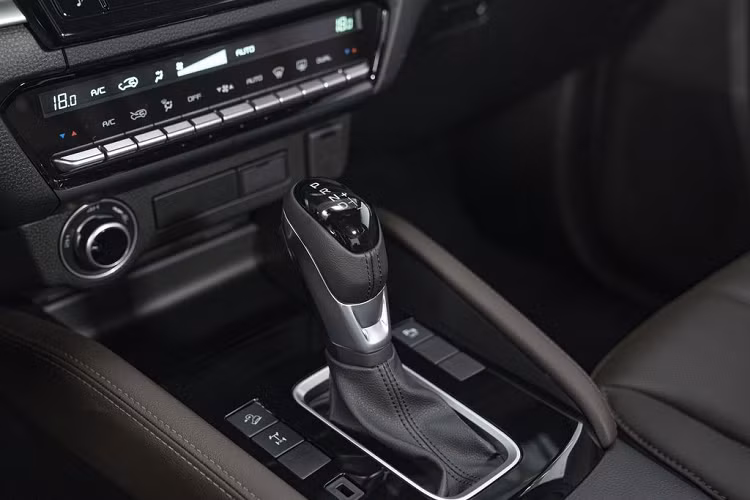 Không như những mẫu xe bán tải thiết kế chủ yếu cho nhu cầu chở hàng, All New Mazda BT-50 là sự kết hợp lý tưởng giữa không gian rộng rãi, thoải mái của dòng bán tải, cùng những tiện nghi hữu dụng của một chiếc SUV du lịch.