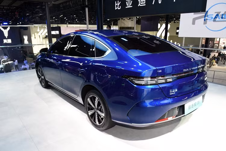 Con số này có vẻ yếu, nhưng vì là hệ thống plug-in hybrid, nên nó hứa hẹn sẽ mang lại khả năng tiết kiệm nhiên liệu tốt hơn xe chạy xăng/dầu truyền thống.