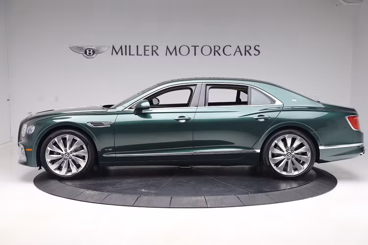 Đáng tiếc là động cơ của Bentley Flying Spur First Edition 2021 không có gì khác so với bản tiêu chuẩn Bentley Flying Spur thế hệ thứ 3. Xe cũng được trang bị động cơ xăng W12, tăng áp kép, dung tích 6.0 lít, sản sinh công suất tối đa 626 mã lực và mô-men xoắn cực đại 900 Nm.