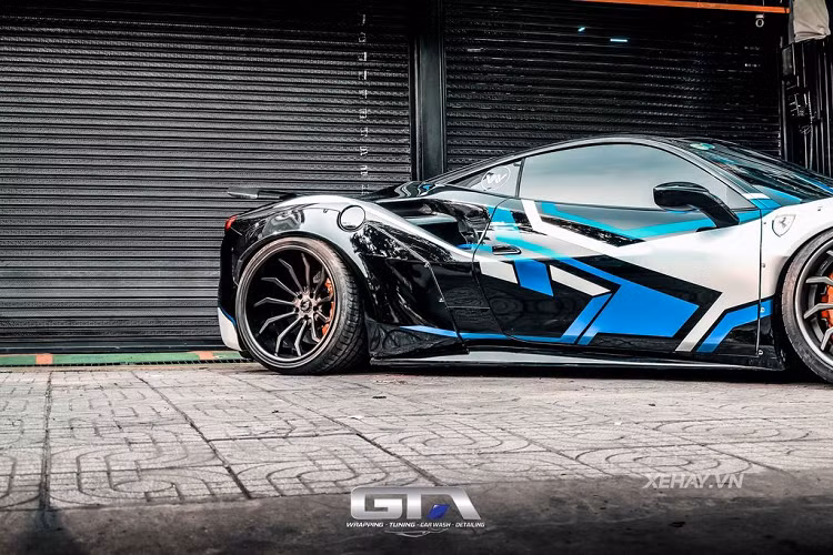 Những gói độ như Liberty Walk được xem là "cứu cánh" để giải quyết bài toán này và giúp chủ nhân của chiếc xe khẳng định được đẳng cấp và chất chơi riêng biệt của mình