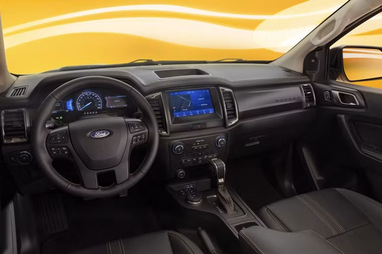 Hiện nay, hãng Ford đang phát triển thế hệ mới của dòng xe bán tải Ranger. Trước đó, cánh săn ảnh đã bắt gặp Ford Ranger mới trên đường thử với thiết kế đầu xe khá giống với người anh em Maverick.