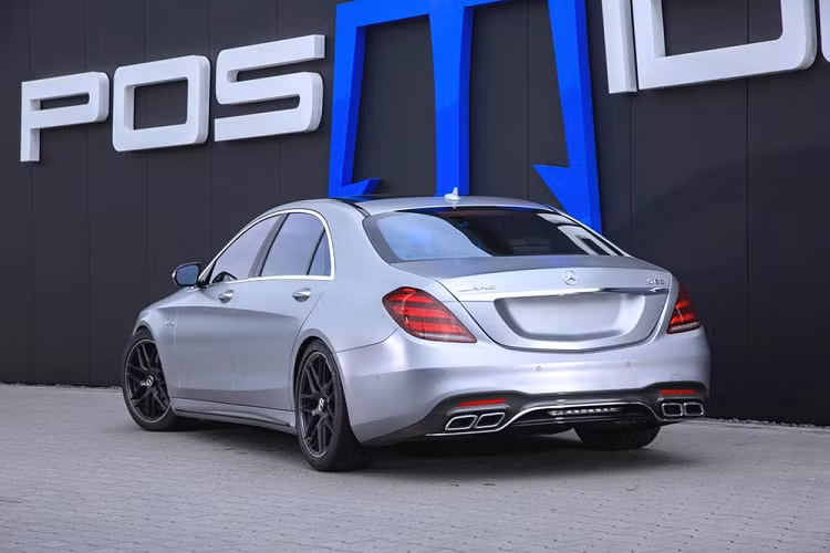 Với gói trang bị nâng cấp RS 830, Mercedes-AMG S63 độ Posaidon được bổ sung thêm các bộ tăng áp vòng bi nâng cấp, một bộ lọc khí kiểu thể thao, đường ống dẫn xuống mới với bộ chuyển đổi xúc tác thể thao, và đương nhiên cả phần mềm mới cho động cơ lẫn hộp số. Nhờ những trang bị này, động cơ giờ đây sản sinh 818 mã lực và 1.100 Nm mô-men xoắn cực đại.