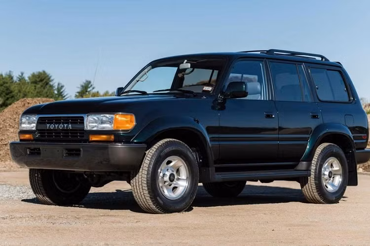 Mẫu xe SUV Toyota Land Cruiser thế hệ mới hiện đang được nhiều người dùng ôtô trông đợi nhất trong thời gian qua. Điều này đã phần nào cho thấy sức hút của mẫu SUV cỡ lớn đến từ thương hiệu "thiện lành".