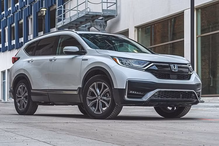  5. Honda CR-V (213.199 chiếc) Trong nửa đầu năm 2021, CR-V tiếp tục là mẫu xe bán chạy nhất của thương hiệu Honda tại thị trường Mỹ. Doanh số của mẫu xe này đạt 213.199 chiếc, tăng 54% so với cùng kỳ năm ngoái. Có được điều đó một phần là nhờ việc Honda CR-V được bổ sung phiên bản hybrid tiết kiệm xăng hơn.