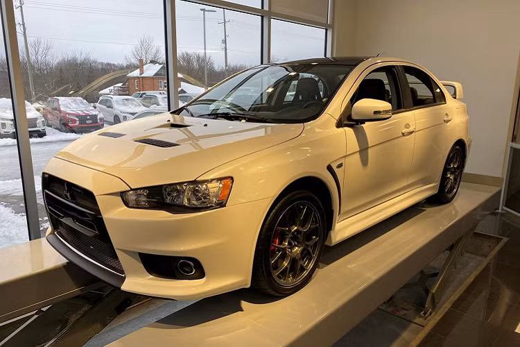 Dù vậy, nếu so về giá trị tinh thần, tên tuổi cũng như hiệu năng mà chiếc Mitsubishi Lancer EVO mang lại, mức làm giá này hoàn toàn có thể chấp nhận được.