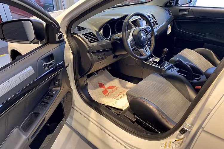 Theo thông tin do đại lý Mitsubishi Baywest công bố, chiếc Lancer Evolution Final Edition được đăng bán thuộc đời xe 2015, có ODO chỉ 99 km và là 1 trong 350 chiếc Lancer EVO Final Edition đặc biệt dành cho thị trường Canada, và là 1 trong 3.100 xe EVO Final Edition trên toàn cầu.