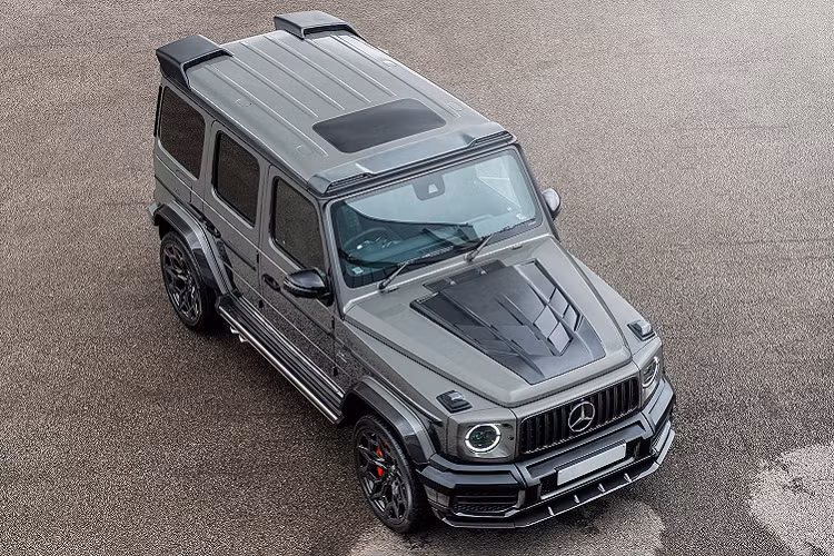 Hãng độ danh tiếng Kahn Design vừa cho ra mắt mẫu Mercedes-Benz G-Class Carbon Wide Track Edition 2021 mới. Đúng với tên gọi, chiếc xe được bổ sung thêm hàng loạt phụ kiện làm từ sợi carbon.