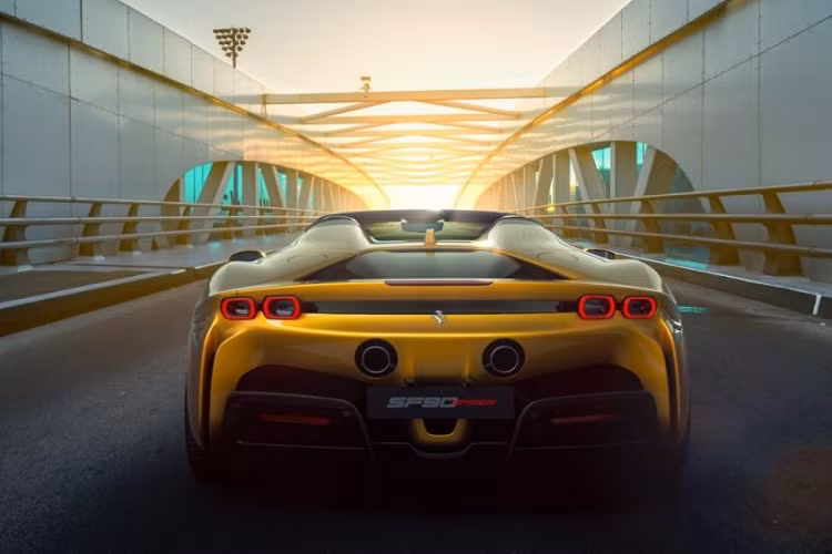 Tổng công suất cho siêu xe mui trần SF90 Spider là 986 mã lực.