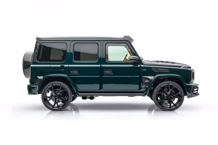 Để làm được điều đó, Mansory đã trang bị cho cỗ máy tăng áp kép V8 4.0L nguyên bản các bộ tăng áp mới, ống nạp khí mới, hệ thống xả sửa đổi và nâng cấp ECU cho vua địa hình Mansory Gronos.