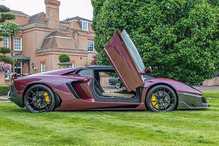 Ra mắt từ năm 2011, Aventador có công suất tối đa 700 mã lực. Hiện nay, phiên bản cuối cùng Aventador Ultimae có công suất 780 mã lực.