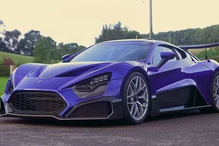 Mới đây, kênh YouTube “carwow” đã may mắn có cơ hội trải nghiệm một chiếc Zenvo TSR-S hàng hiếm và mang đến cho khán giả một video vô cùng thú vị. Rốt cuộc siêu xe được coi là “Bugatti của Đan Mạch” này hay ở chỗ nào.