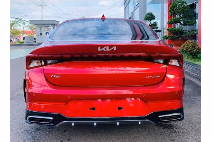 Theo đánh giá của các chuyên gia, đây sẽ là bản bán chạy nhất của Kia K5 2022 tại Việt Nam vì giá cả hợp lý nhất và trang bị cũng khá đầy đủ.