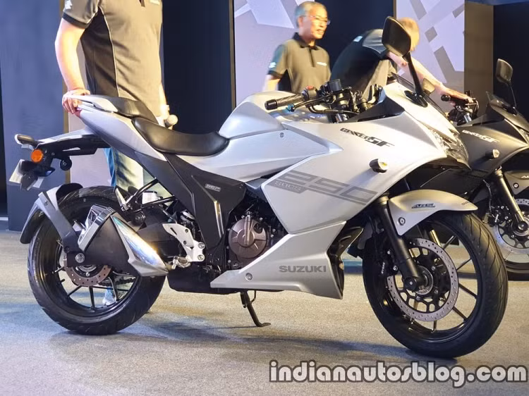 Suzuki sap ra mat hai mau xe moto moi tai Viet Nam-Hinh-2