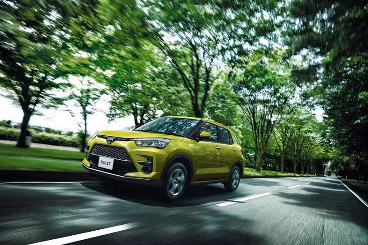 "Tiểu RAV4" cũng nhận được gương chiếu hậu thiết kế mới, trông nhất quán hơn với thân xe.