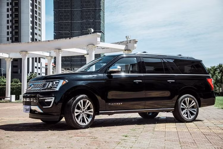 Mức giá xe Ford Expedition Platinum Max 2021 ở Campuchia là 199.000 USD (khoảng hơn 4,5 tỷ đồng). Tại Việt Nam, những mẫu SUV full-size như Ford Expedition Platinum Max khó có thể được phân phối chính hãng, khách Việt muốn mua đều phải mua từ công ty tư nhân.