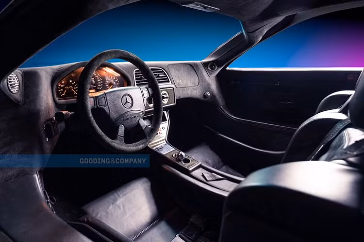 Chiếc Mercedes-Benz CLK GTR trong bài được bán ra lần đầu vào năm 1997 cho Hermann-Dieter Eschmann ở Đức, sau đó, tới năm 2005 chiếc xe đã lọt vào tay một nhà sưu tập tư nhân ở Hồng Kông.