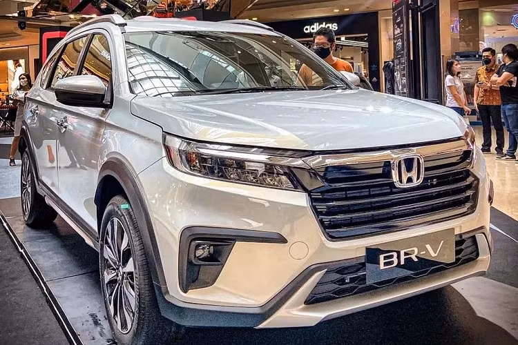 Khi được hỏi về giá bán của mẫu MPV 7 chỗ này trong một sự kiện trực tuyến tổ chức vào hôm 28/10 vừa qua, ông Yusak Billy, giám đốc Kinh doanh sáng tạo, Bán hàng và Marketing của Honda Indonesia, chỉ nói ngắn gọn: "Chúng tôi sẽ công bố giá bán vào thời điểm thích hợp".