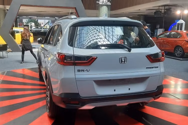 Ngoài ra, ông Billy còn cảm kích sự nhiệt tình của những khách hàng đặt mua mẫu xe MPV lai SUV Honda BR-V 2022 dù chưa biết giá bán. "Chúng tôi sẽ mang đến những gì tốt nhất cho các khách hàng đã đặt mua xe mặc dù giá bán chưa được công bố", ông Billy khẳng định.