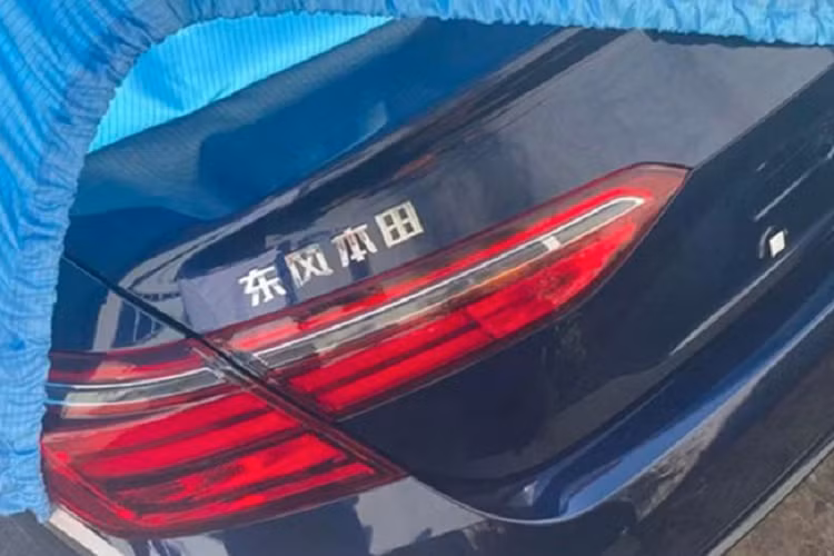 Hiện hình ảnh nội thất của Honda Inspire 2022 dành cho thị trường Trung Quốc vẫn chưa được hé lộ. Dự đoán, mẫu xe này sẽ được trang bị nội thất giống với Honda Accord 2022. Bên trong xe sẽ có màn hình thông tin giải trí cỡ lớn, nằm độc lập trên mặt táp-lô. Những nút bấm cơ học xung quanh màn hình đã bị loại bỏ.