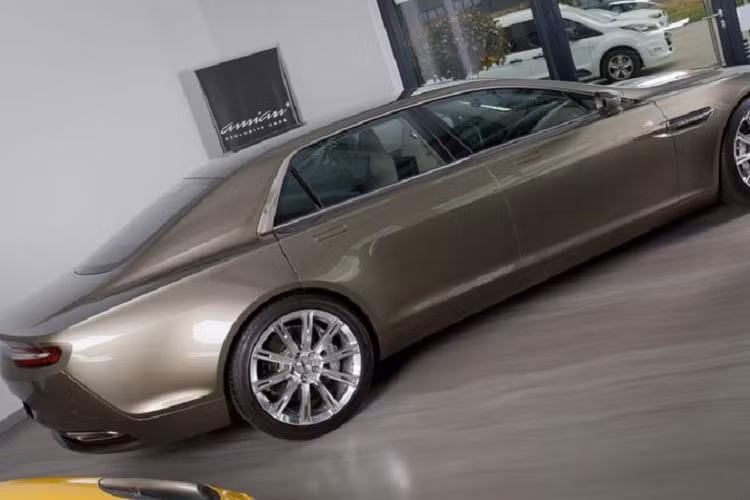 Ở bên trong, phần lớn cabin của Lagonda Taraf rất giống với những chiếc Aston Martin khác, đặc biệt là Rapide.
