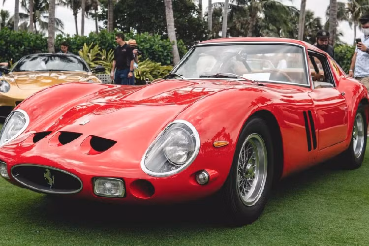 Như bạn có thể tưởng tượng, Cavallino Classic là một sự kiện tụ hội khoe sắc, đồng nghĩa rằng một nhóm giám khảo được lựa chọn cẩn thận sẽ xem xét kỹ lưỡng từng chiếc xe. Bất chấp cái nóng gay gắt ở Palm Beach, đội ngũ giám khảo này đã nhìn ngắm từng cm của những chiếc xe siêu hiếm này và đánh giá chúng trên thang điểm. Vào cuối ngày, họ thống kê điểm số và trao giải thưởng cho nhiều hạng mục khác nhau.