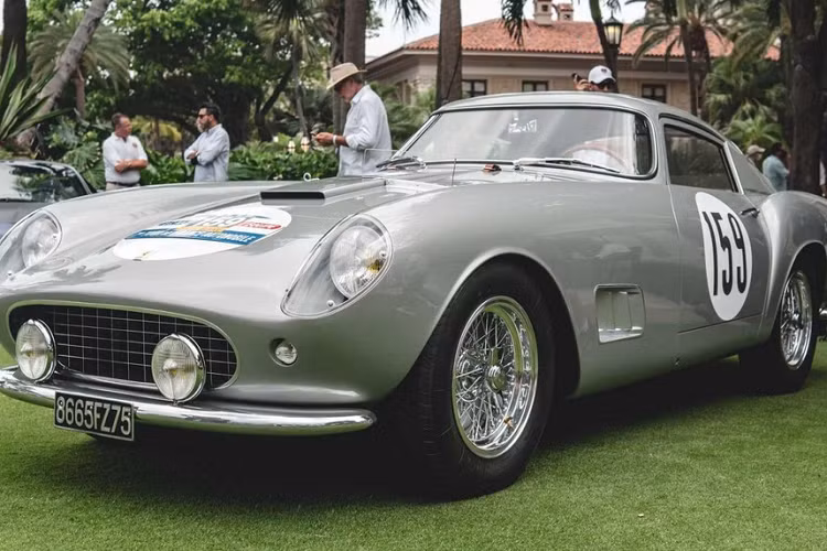 Giải thưởng lớn thứ hai thuộc về chiếc Ferrari GT đẹp nhất, còn được gọi là "Cúp Gran Turismo Ferrari." Chiếc chiến thắng ở đây là Ferrari 212 Inter Cabriolet Pinin Farina 1952. Giống như 250 GTO, 212 Inter Cabriolet cũng đã có từ thập niên 1950. Bên cạnh việc đua xe khắp châu Âu vào những năm 1950, chiếc mui trần bảnh bao này là chiếc duy nhất từng được sản xuất với tay lái bên trái.