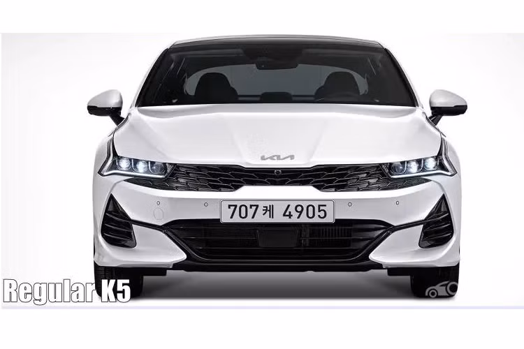 Vô lăng bọc da có sưởi hiện có mặt trên phiên bản tiêu chuẩn, biến thể tầm trung Trendy và Prestige. Ngoài ra, Kia còn bổ sung thêm tính năng cảnh báo khoảng cách trước cho hai phiên bản Trendy và Prestige.