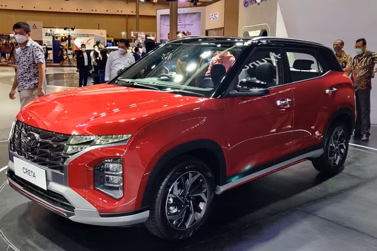 Được biết, Hyundai Creta 2022 lắp ráp tại Indonesia ngoài phục vụ thị trường nội địa còn xuất khẩu sang một số quốc gia như Trung Quốc, Thái Lan và Brazil. Hiện chưa rõ mẫu SUV cỡ B này có quay trở lại thị trường Việt Nam sau khi bị "khai tử" vào năm 2018 hay không.