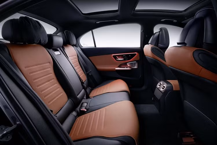 Mercedes-Benz C-Class phiên bản L sẽ được bán độc quyền tại Trung Quốc với hai biến thể C200 L và C260 L.