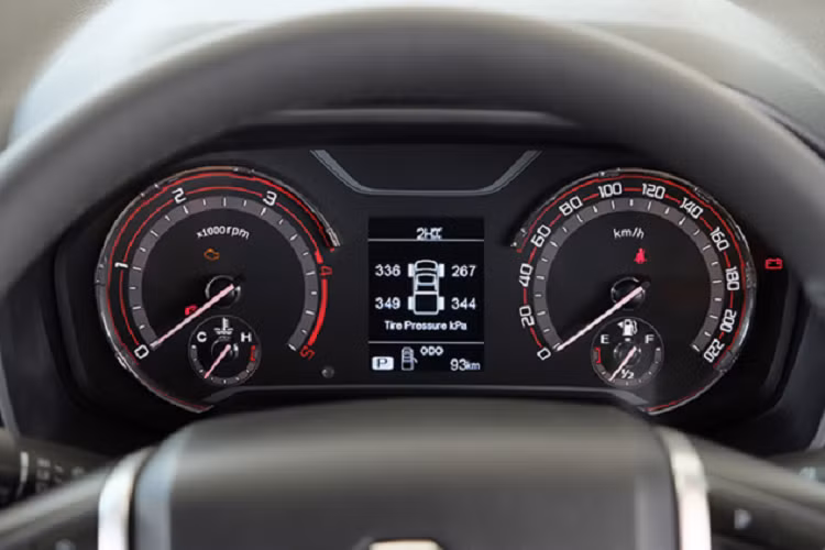 Vị trí thứ 4 và 5 lần lượt thuộc về Ford Ranger và Nissan Navara. Trong khi MG Extender đứng vị trí thứ 6 với doanh số 5.387 xe (chiếc 1,4% thị phần).