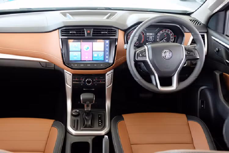 Trong đó, dòng Isuzu D-,Max bán chạy nhất có doanh số 160,328 xe (chiếm 44.1% thị phần), Toyota Hilux đứng vị trí thứ 2 với doanh số 129.893 xe (chiếm 35.1% thị phần) Mitsubishi Triton đứng vị trí thứ 3 với doanh số 25.704 xe (chiếm thị phần 7.3%).