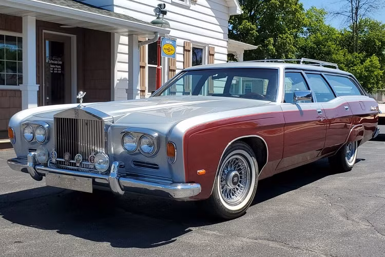  Rolls-Royce siêu sang là một trong những số ít những nhà sản xuất ôtô chỉ duy trì một vài kiểu thân vỏ trong suốt lịch sử dài cả thế kỷ của mình trên thị trường. Thương hiệu Anh Quốc nổi tiếng vì sản xuất những mẫu sedan cực sang trọng, nhưng cũng chế tạo cả một số mẫu coupe 2 cửa và mui trần. Trong năm 2018, công ty đã có bước đi táo bạo vào phân khúc SUV với Cullinan.