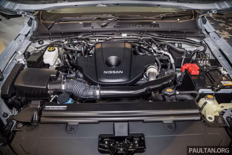 Nissan Navara PRO-4X sở hữu hệ thống an toàn cho gia đình (Nissan Intelligent Mobility) bao gồm cảnh báo va chạm phía trước, phanh khẩn cấp tự động, cảnh báo điểm mù, cảnh báo chệch làn đường, cảnh báo phương tiện cắt ngang phía sau, đèn pha tự động, 6 túi khí và hệ thống kiểm soát ổn định thân xe.