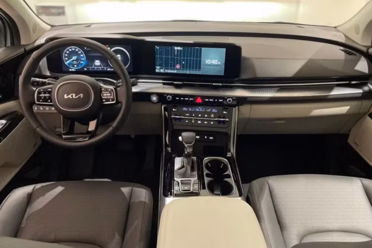 Bên cạnh động cơ Xăng V6 3.5. Chưa rõ Sedona 2021 tại Việt Nam sẽ sử dụng máy xăng vào. Vì tại thị trường Hàn Quốc, Sedona 2021 có lựa chọn động cơ xăng V6 3.5L MPi công suất (268hp + 332 Nm) và V6 3.5 GDi (290hp + 355 Nm).