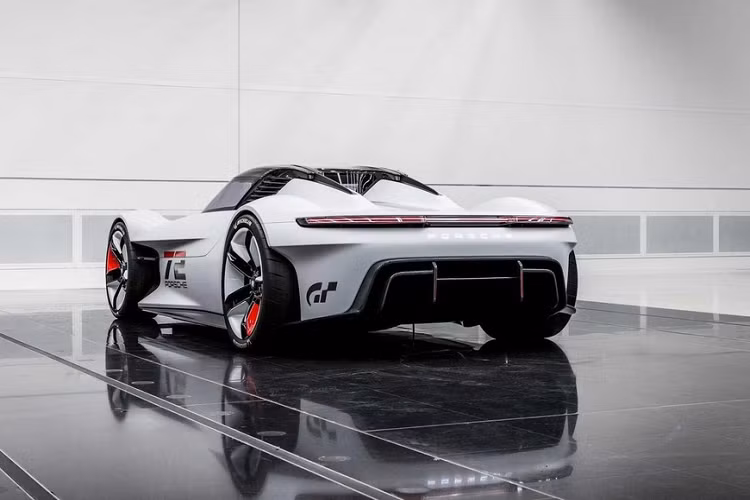 Đáng tiếc, Porsche không công bố chi tiết thông số kỹ thuật của siêu xe điện chỉ tồn tại trong thế giới ảo. Tuy nhiên, họ cũng dự định sẽ dùng nó làm nguồn cảm hứng cho một số mẫu xe tương lai.