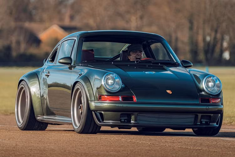 Singer là một trong những công ty chuyên độ xe Porsche nổi danh bậc nhất thế giới, và các sản phẩm của họ thật sự chưa bao giờ làm khách hàng thất vọng. Mới đây, Singer đã chính thức hoàn thành chiếc Porsche 911 Dynamics &amp; Lightweighting Study (DLS) đầu tiên, gần 3 năm sau khi mẫu xe này ra mắt tại sự kiện Goodwood Festival of Speed 2018.
