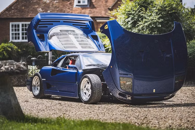 Tiếp đó, chiếc Ferrari F40 này bị tháo tung ra và dựng lại theo thông số nguyên bản. Sau khi được phục hồi nguyên trạng, chiếc xe được sơn màu xanh dương mới như hiện tại. Ngoài ra, xe còn có bộ vành hợp kim siêu nhẹ Speedline 17 inch và lốp Pirelli P-Zero. Vào năm 2015, chiếc xe được công ty Topaz Detailing dán lớp phim bảo vệ sơn ngoại thất nên trông vẫn còn rất mới.