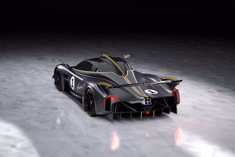 “Porsche 917 là chiếc xe tôi thích nhất, với thiết kế nghệ thuật nhưng rất táo bạo, tạo nên cho tôi ấn tượng của một chiếc xe rất nhanh. Nó đẹp, tinh tế và bất hủ. Từ những khao khát tự do này, và từ những kinh nghiệm từ những mẫu xe trước đây, đặc biệt là siêu xe Pagani Zonda R, ý tưởng của Huayra R được hình thành, và nó như một làn gió mới”.