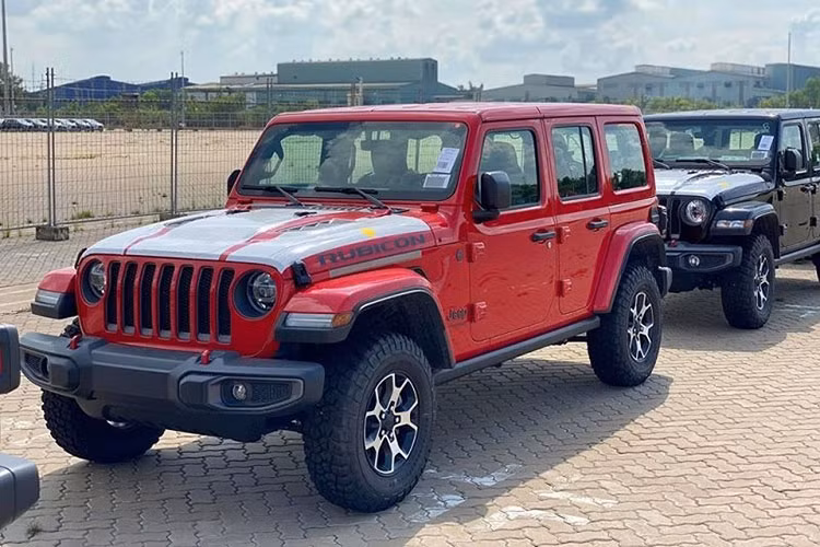 Jeep Wrangler tai Viet Nam nguy co ro ri nhien lieu gay chay no?