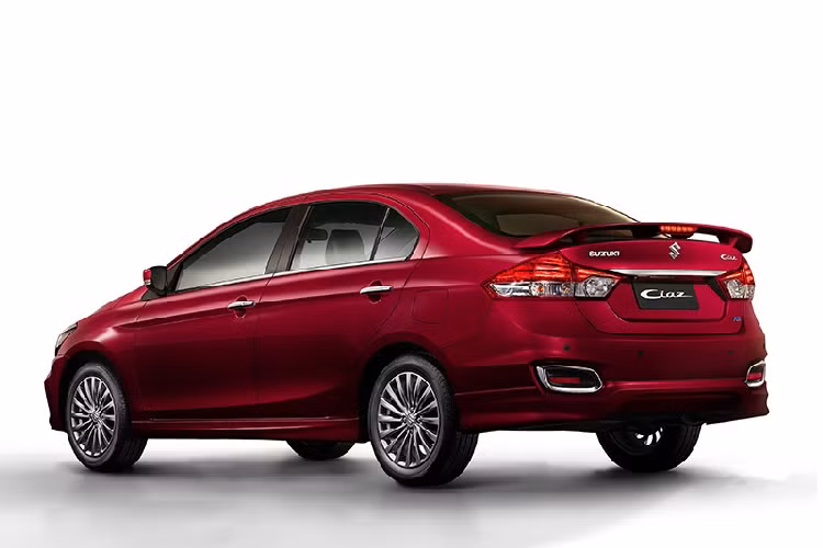 Khi mua Suzuki Ciaz 2021, khách hàng Thái Lan có thể chọn 1 trong 6 màu sơn ngoại thất, bao gồm trắng, đỏ, đen, nâu, xám và bạc. Giá xe Suzuki Ciaz 2021 tại Thái Lan dao động từ 523.000 - 675.000 Baht (khoảng 384 - 496 triệu đồng).